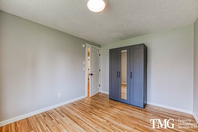 Building Photo - Classic Ranch Style home with 2 Bed 1.5 Bath and Large Backyard!