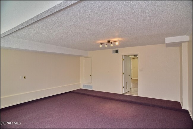 Building Photo - 4613 Robert Holt Dr