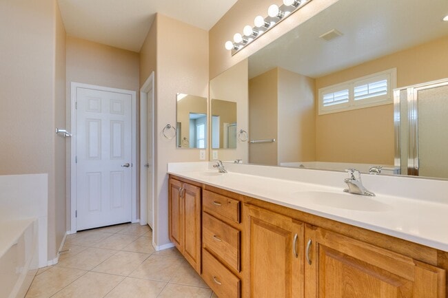 Building Photo - 6290 Majestic Hills Ave