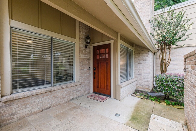 Building Photo - 11643 Village Place Dr