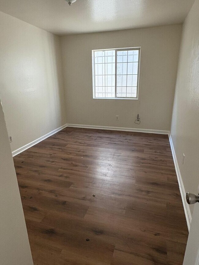 Building Photo - 3 Bed/2 Bath Move In Today! $3,200!