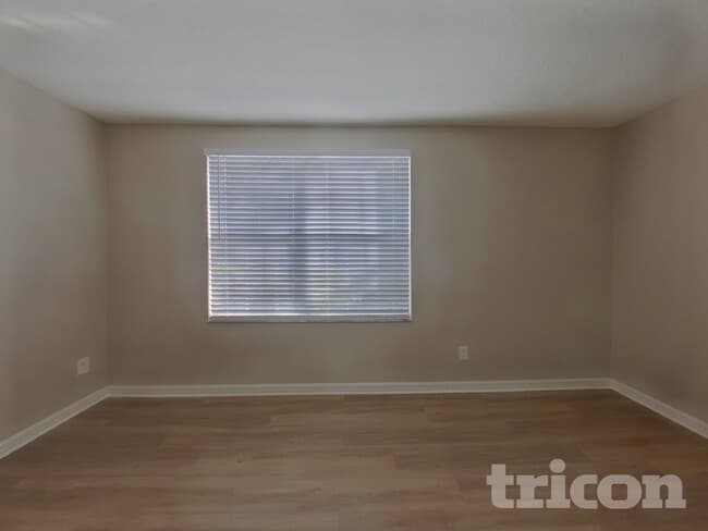 Building Photo - 2803 Eagle Lake Dr