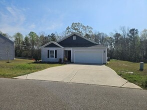 Building Photo - Lovely 3 Bedroom, 2 bath unfurnished home located in Sneads Ferry - Everett's Creek community
