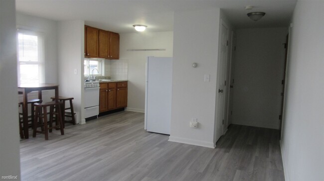 Building Photo - 1 br, 1 bath  - 353 Main St