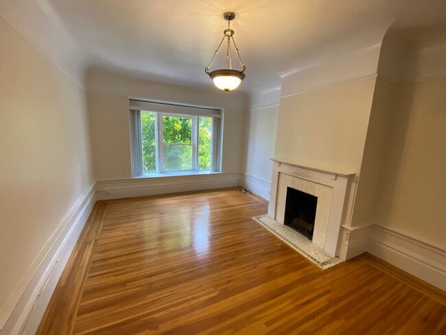Building Photo - Lovely 2-bedroom Condo in Cole Valley - Ex...