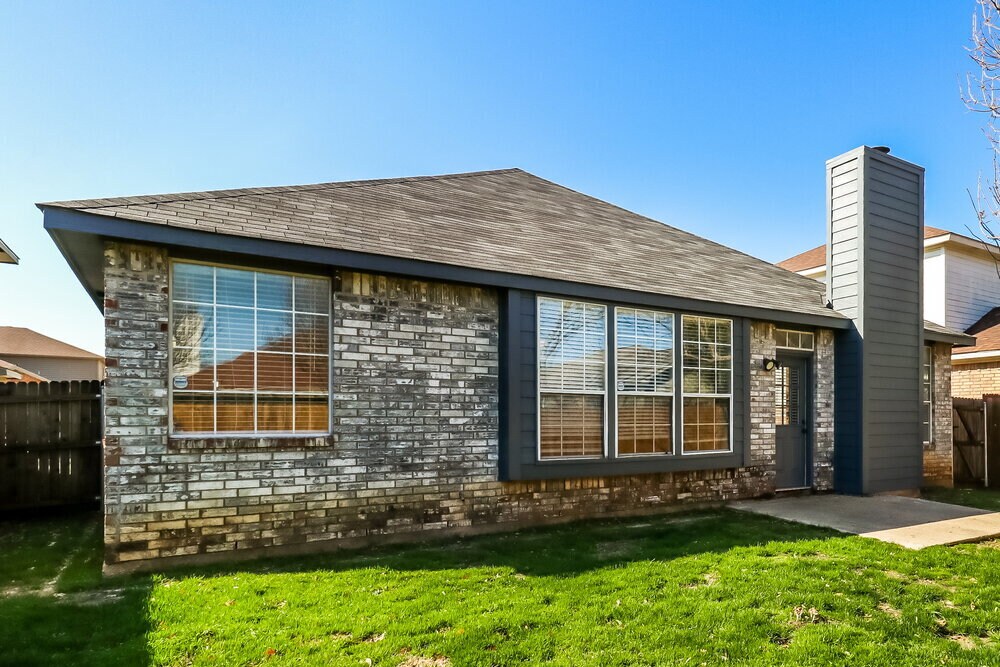 Building Photo - 8821 Pedernales Trail