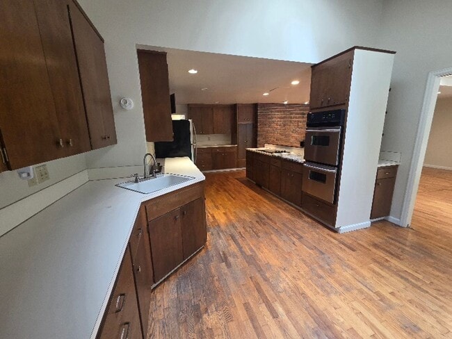 Building Photo - Private 4 Bedroom / 2.5 Bath Bridle Trails Acerage Property