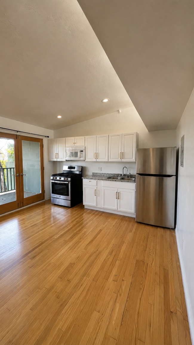 Building Photo - 1404 San Remo Dr