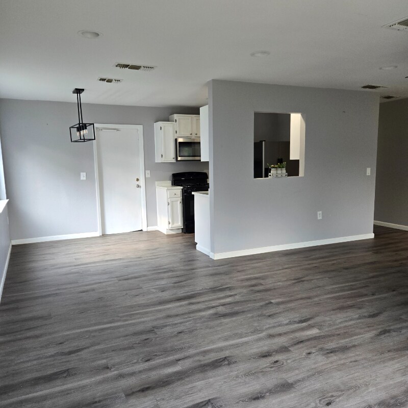 Building Photo - 9450 Bowen Dr