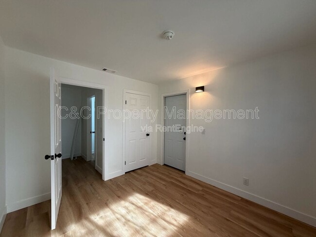 Building Photo - 16280 Lorene Dr