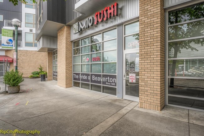 Building Photo - 12600 SW Crescent St