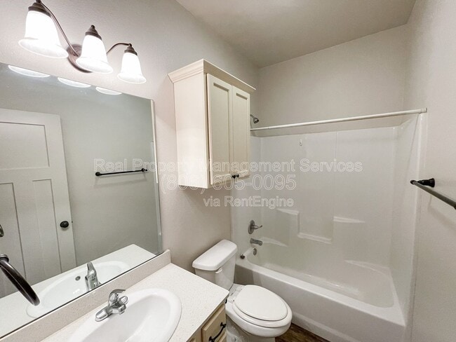 Building Photo - 2112 9th St