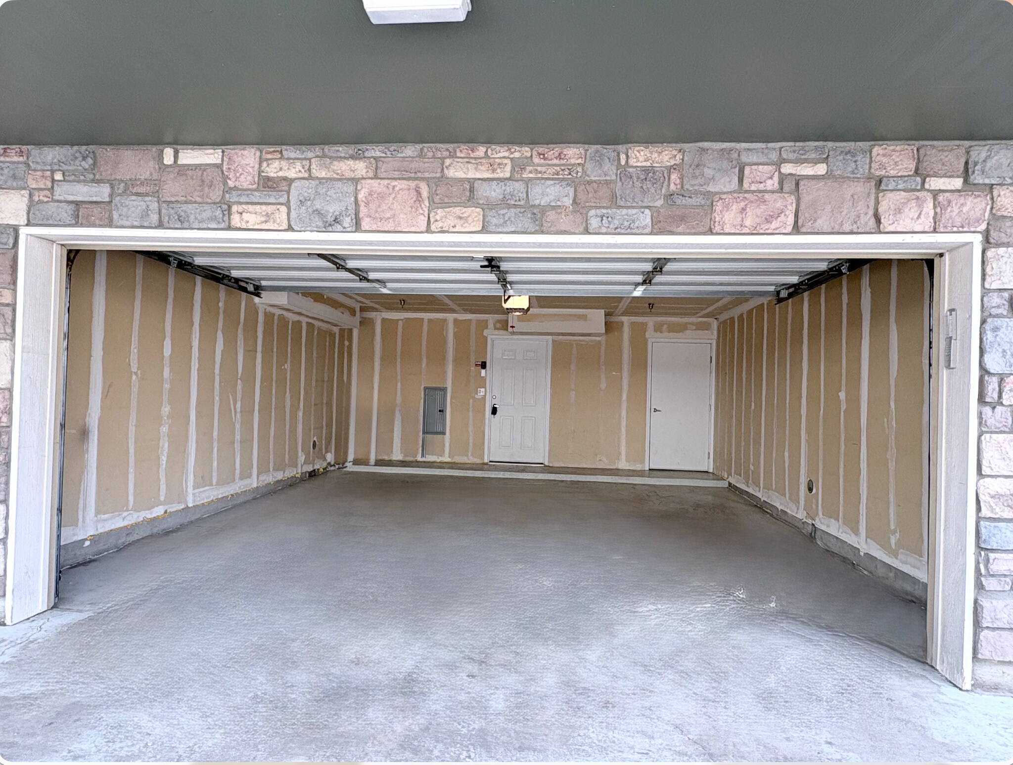 Attached 2 Car Garage - 8490 Canyon Rim Trl