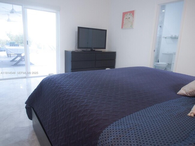 Building Photo - 200 NW 86th St