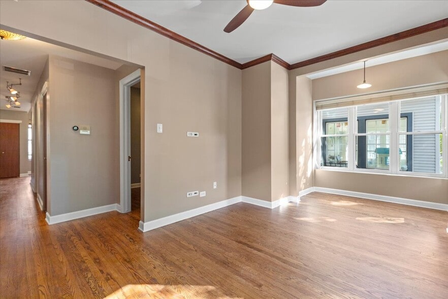 Building Photo - 1278 W Victoria St