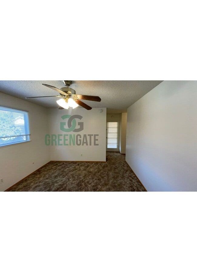 Building Photo - 925 Charleston Ave