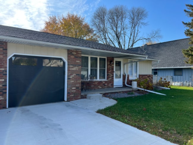 Building Photo - 444 S St Bernard Dr
