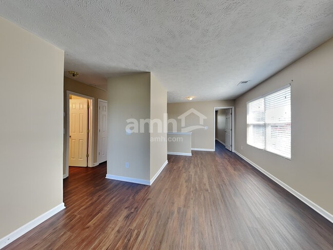 Building Photo - 2853 Park Knoll Dr