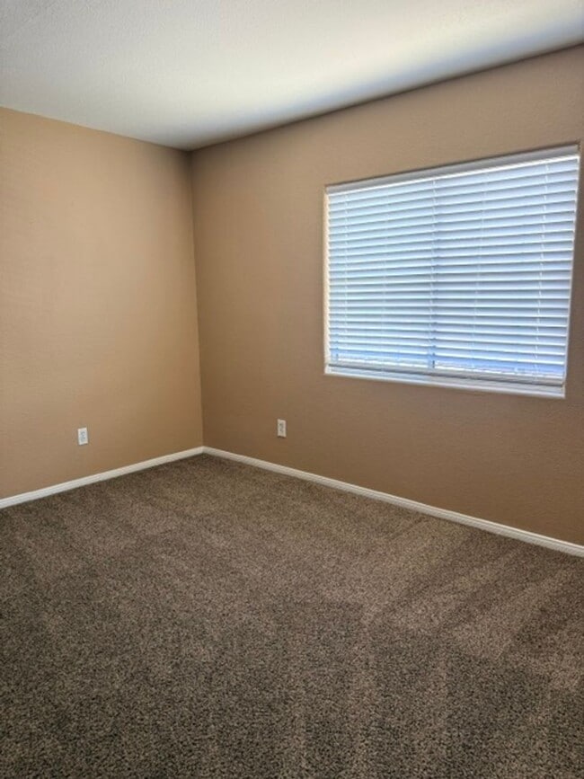 Building Photo - 5172 Dillingham Dr