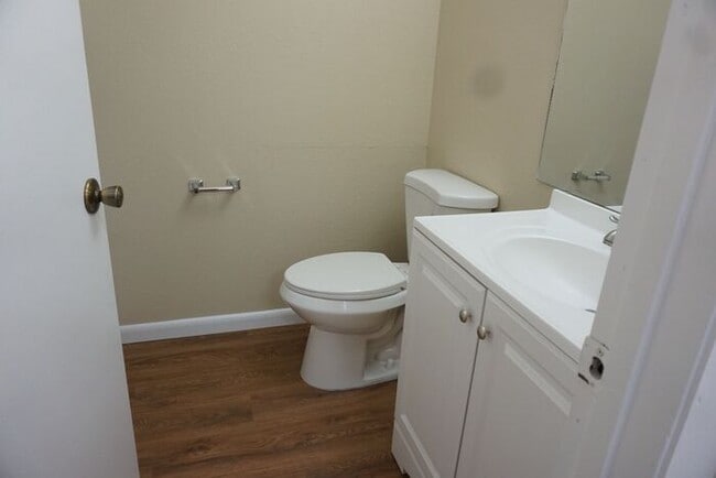 Building Photo - Mandarin Townhome