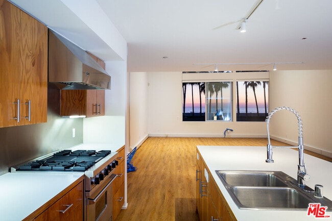 Building Photo - 11 Brooks Ave