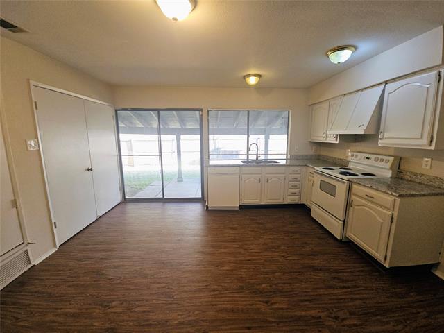 Building Photo - 4708 Woodfield Dr