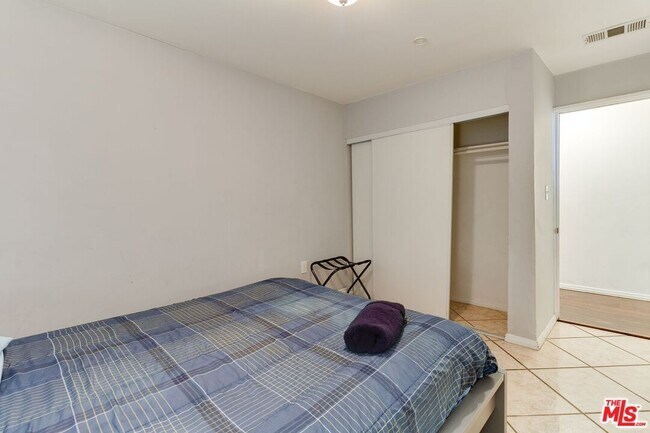 Building Photo - 6659 Amigo Ave