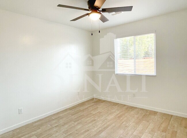 Building Photo - 733 S 96th Pl