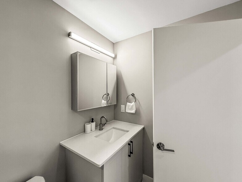 Building Photo - 626 N Delaware Ave