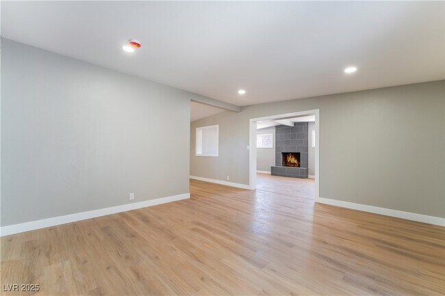Building Photo - 2749 Del Mar Pl