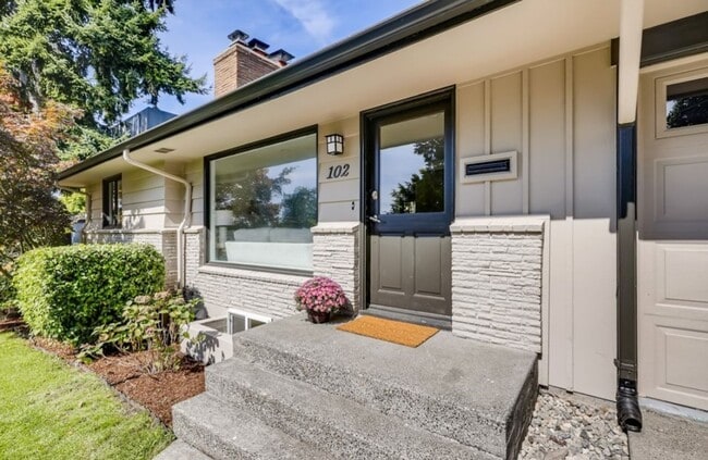 Building Photo - 3Bd/1.75Ba Seattle House