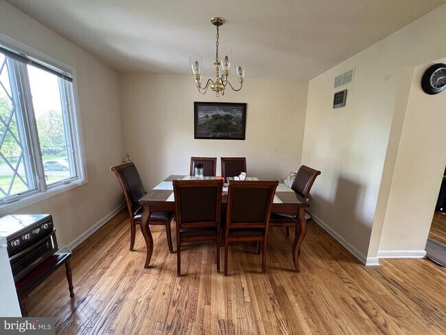 Building Photo - 890 Belfry Dr