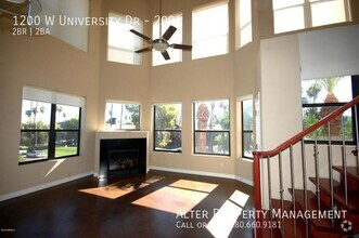 Building Photo - Gorgeous 2 Bedroom Loft! Right on University