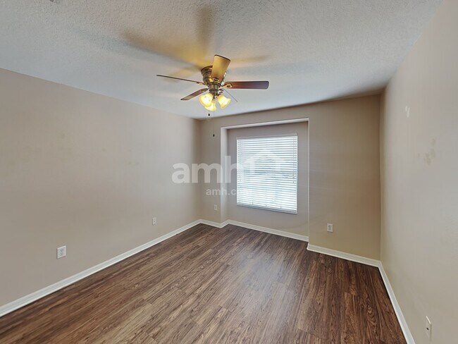 Building Photo - 25815 Crippen Dr