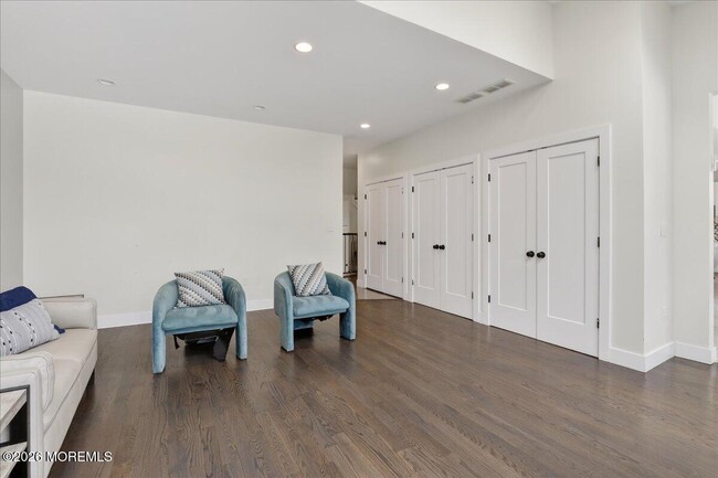 Building Photo - 475 Monmouth Pl