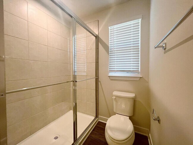 Building Photo - 131 Lilywood Ct