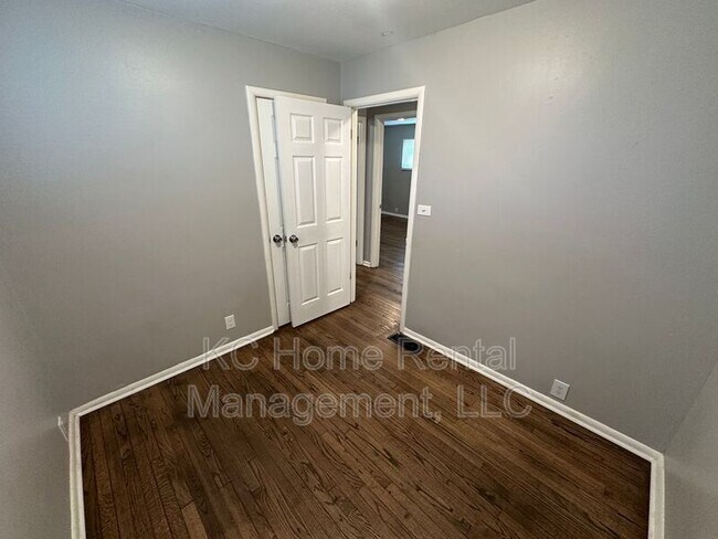 Building Photo - 7309 E 111th Terrace