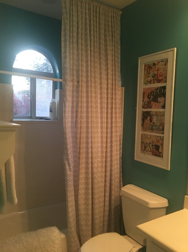 Building Photo - 1225 E Warner Rd