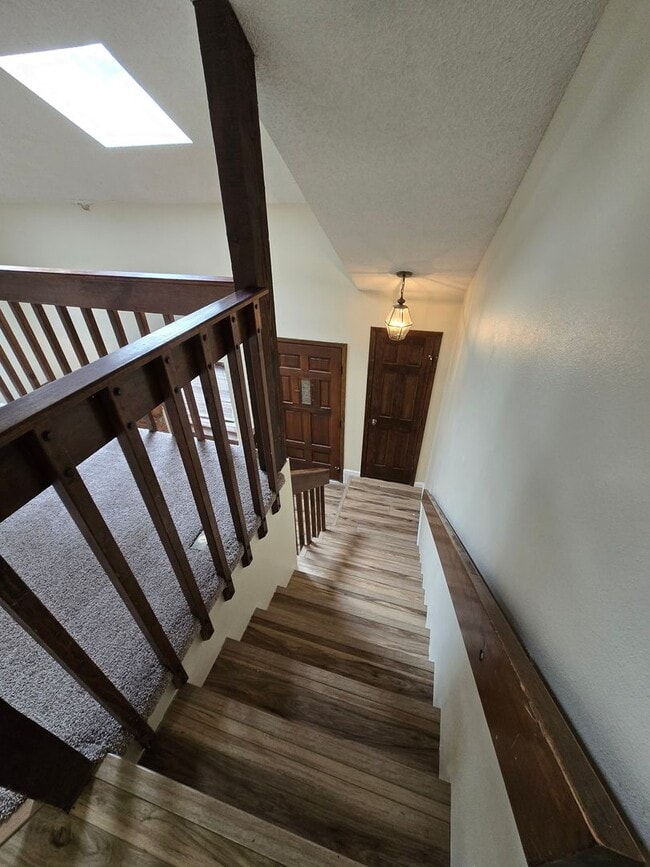 Building Photo - Stunning Townhome with Prime Location and ...