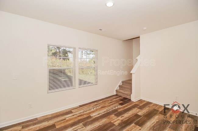 Building Photo - 467 Elm St