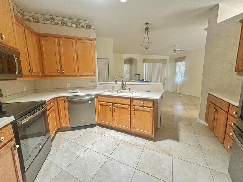 Building Photo - 1494 Millbrook Cir