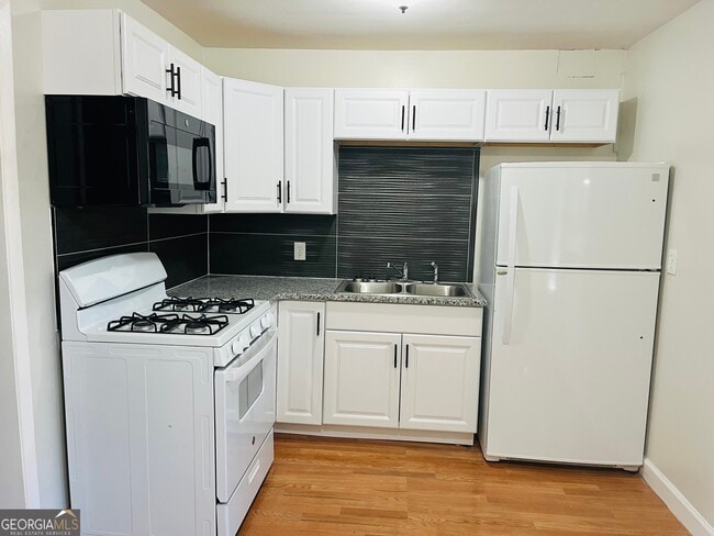 Building Photo - 531 Locke St