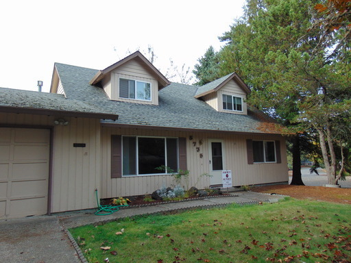 Primary Photo - Terrific home, Large Yard, Quiet Street