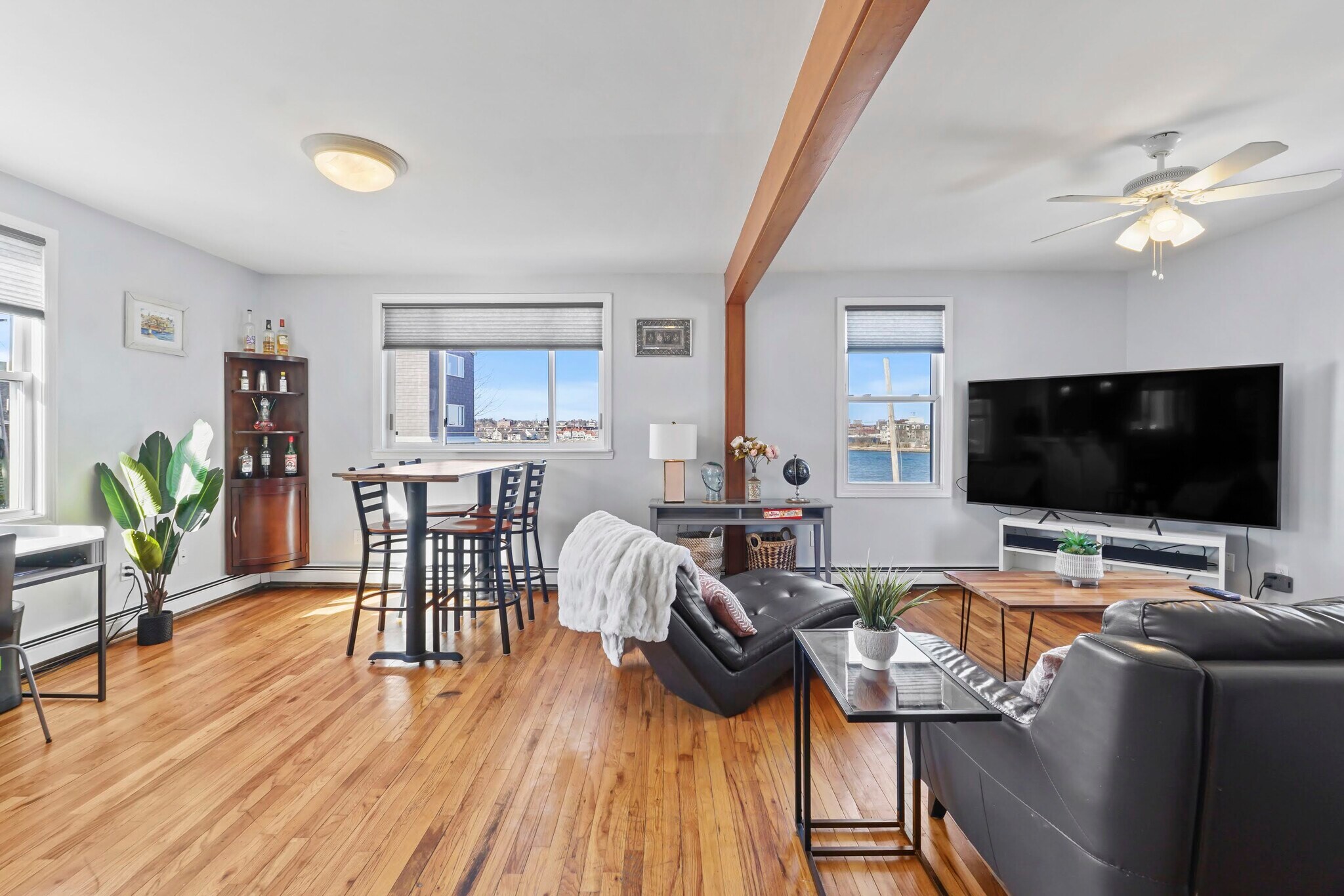 Building Photo - 372 Broadway