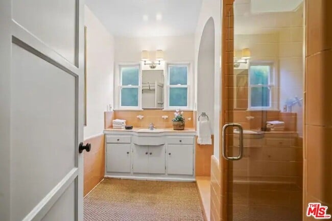 Building Photo - 1972 Stearns Dr