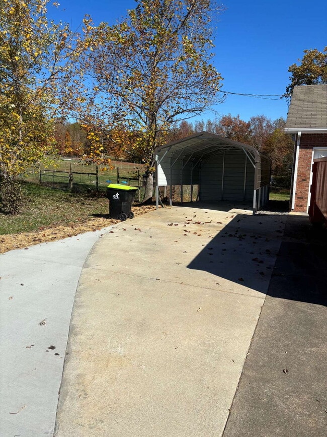 Building Photo - 3409 Dailey Rd