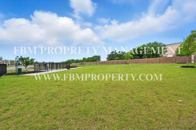 Building Photo - 2112 Layla Dr