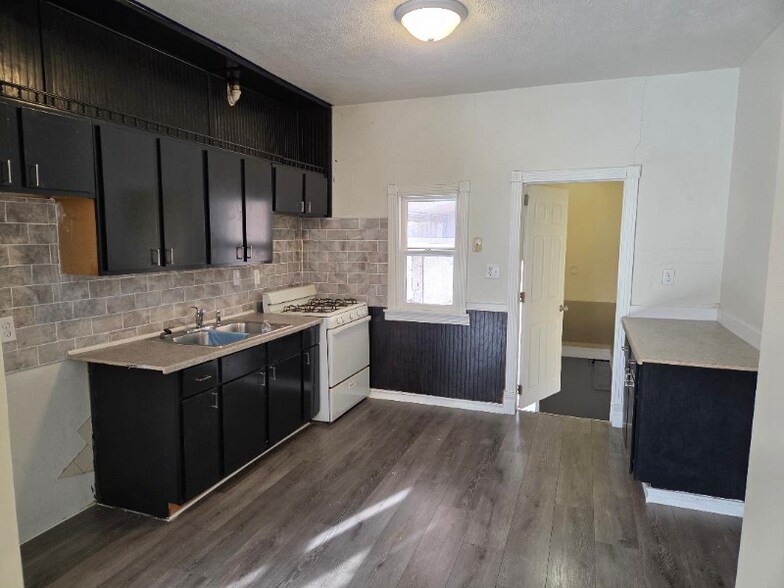 Building Photo - 1009 N Webster St