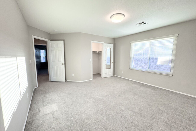 Building Photo - 4Bed/2.5Bath House in Cave Creek! $399 MOV...