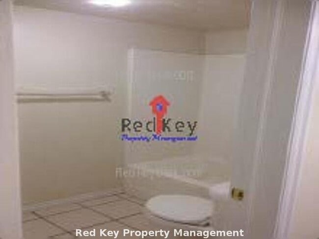 Building Photo - West 880 S Lower Unit Duplex